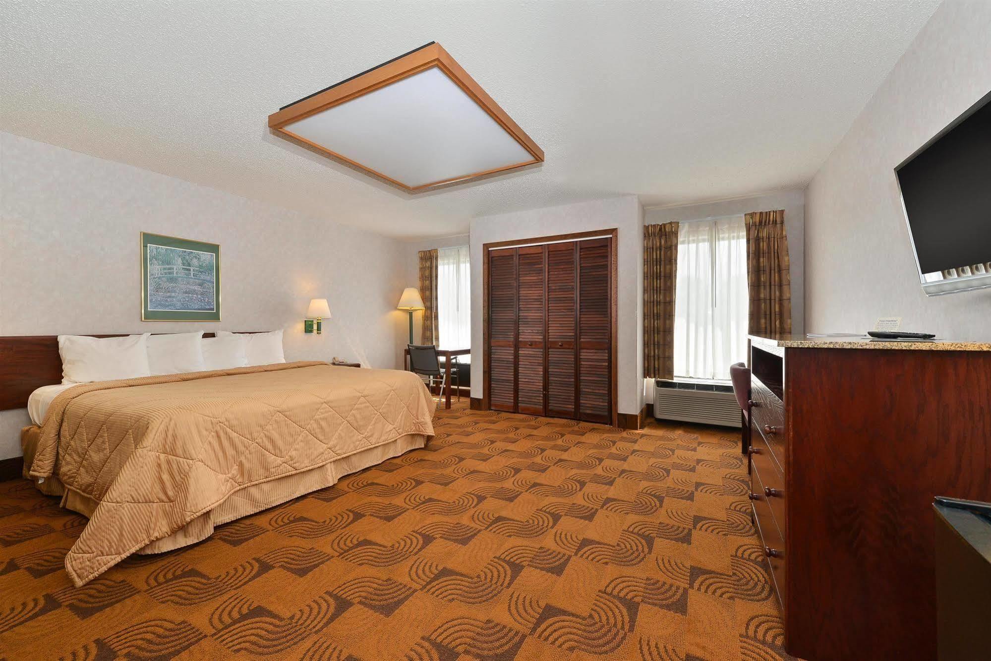 Quality Inn & Suites Mount Vernon Exterior photo